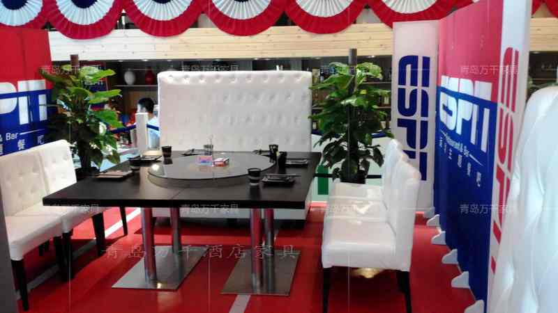  青島南京路 中聯(lián)廣場(chǎng)夜潮音樂(lè)餐廳