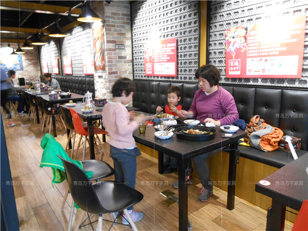  客瑞吉芝士排骨 李村萬達(dá)店火燒石餐桌