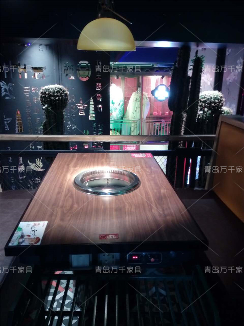  南昌季季紅 無(wú)煙火鍋